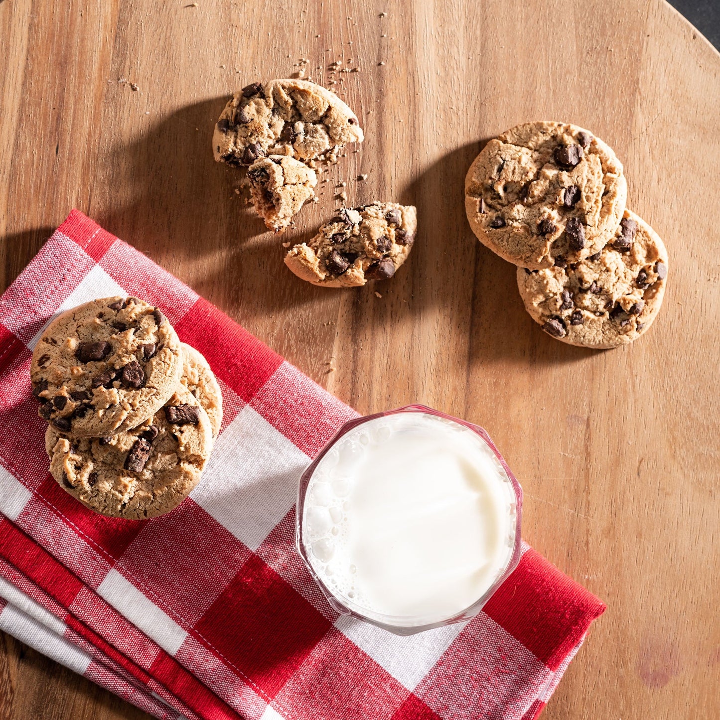 CHIPS AHOY! Chunky Chocolate Chunk Cookies, Party Size, 24.75 oz