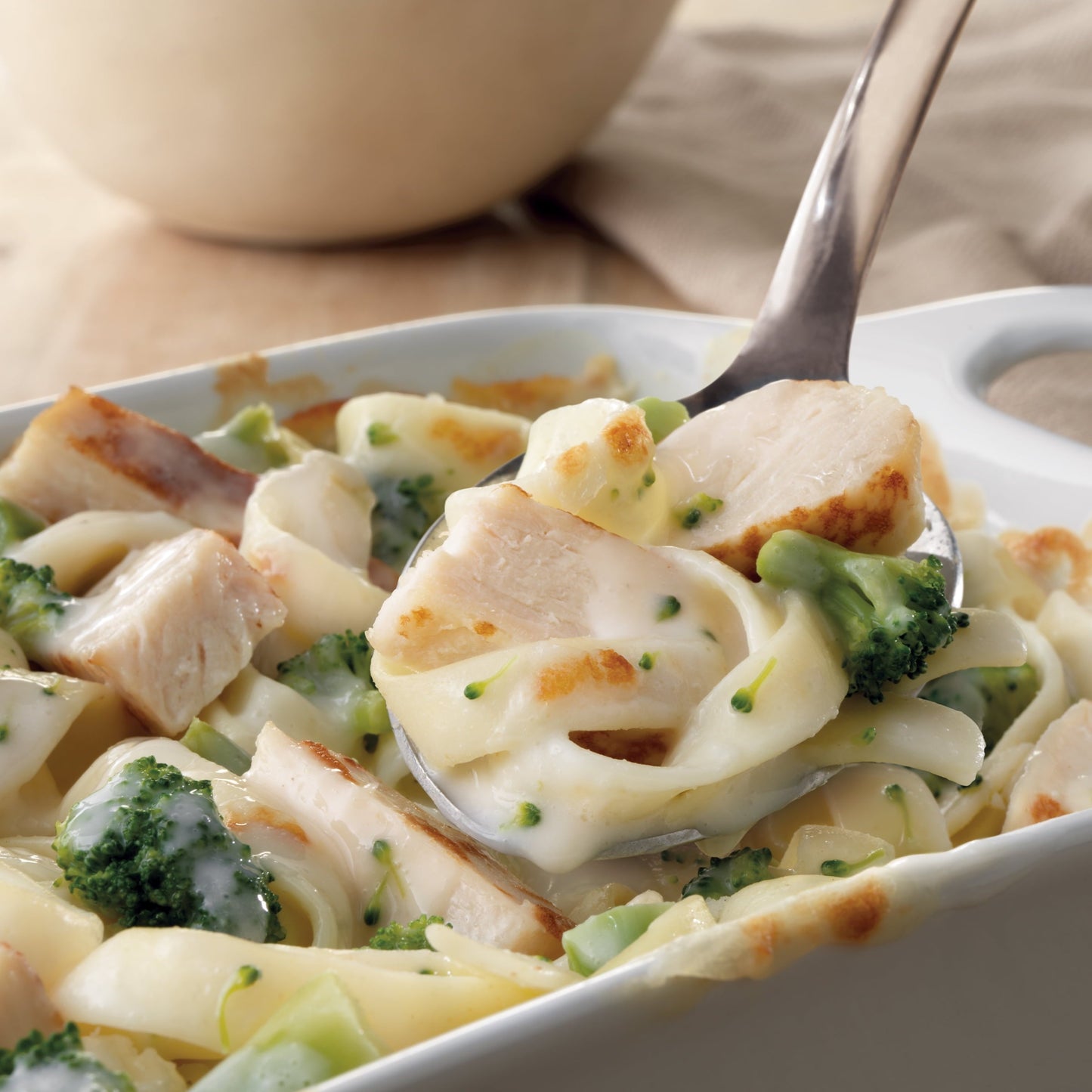 Marie Callender's Fettuccini with Chicken & Broccoli Frozen Meal, 26 oz (Frozen)